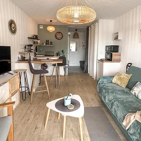 1 Bedroom Cozy In Apartment Cavalaire-sur-Mer